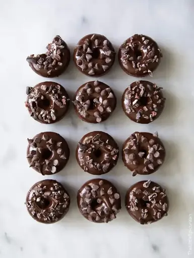 [HOP780008] MINI CHOCOLATE DOUGHNUTS WITH BAG