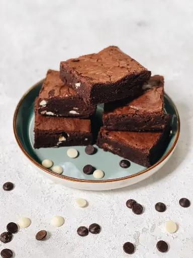 [SS2137] TRIPLE CHOCOLATE BROWNIE - X16